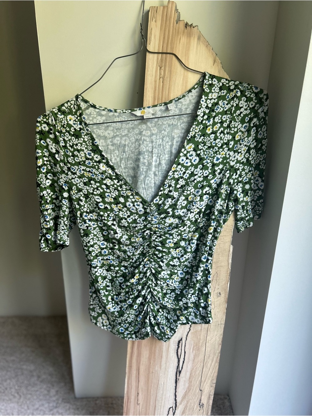 Boden Ditsy Floral Ruched V-Neck Top - Olive Green Wildflower - Size 6